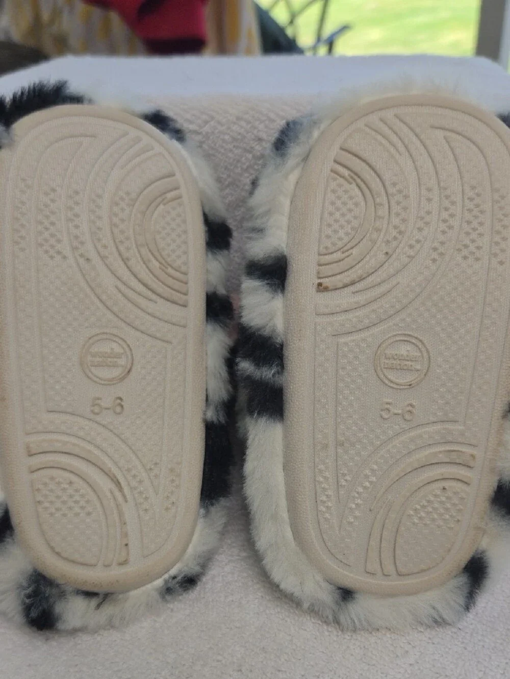 wonder nation Cow Plush Kids Slippers - Black, White & Brown Sz 5-6